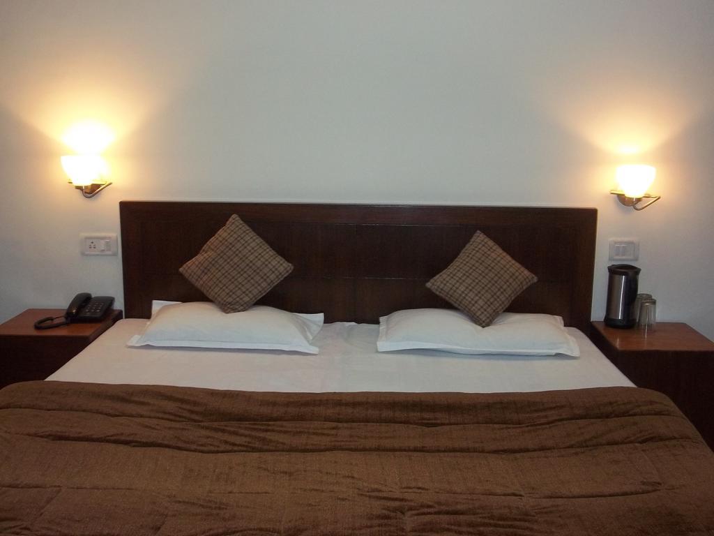 Mohan Palace Dalhousie Room photo