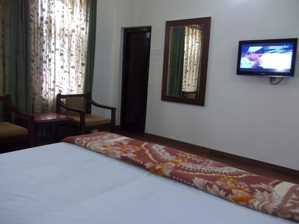 Mohan Palace Dalhousie Room photo